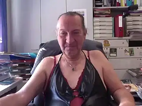 HMStraps01 online show from October 3, 2025, 9:50 am