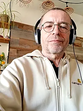 Snapshot of Xavspank2 chatting on March 30, 2026, 9:43 am Xavspank2 online show from March 30, 2026, 9:43 am
