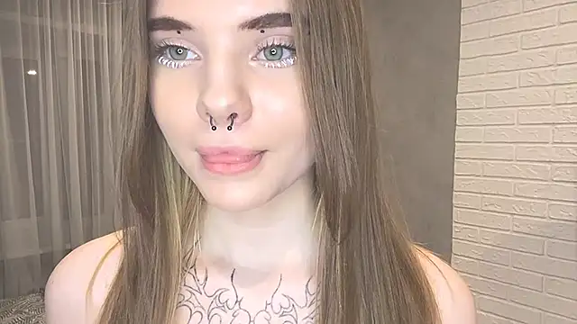 CarolinePepper online show from February 25, 2025, 7:14 pm