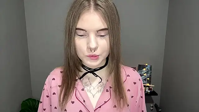 CarolinePepper online show from March 6, 2025, 5:11 pm