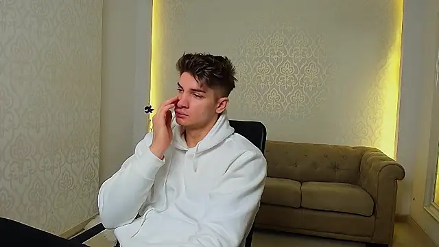 MaxKaiden online show from November 23, 2025, 5:29 am