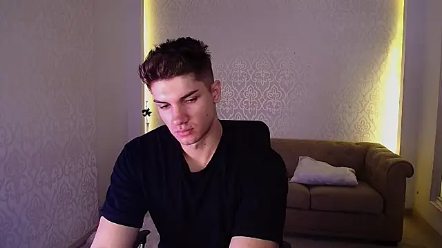 MaxKaiden online show from November 24, 2025, 6:02 am