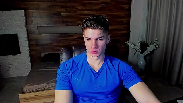 MaxKaiden online show from March 18, 2026, 5:21 am