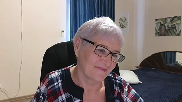 Snapshot of Sandra_Snowflake chatting on September 24, 2025, 4:27 am Sandra Snowflake online show from September 24, 2025, 4:27 am