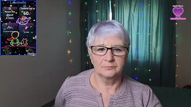 Snapshot of Sandra_Snowflake chatting on October 3, 2025, 12:02 pm Sandra Snowflake online show from October 3, 2025, 12:02 pm