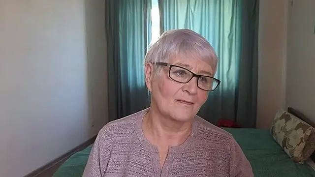 Snapshot of Sandra_Snowflake chatting on October 8, 2025, 11:52 am Sandra Snowflake online show from October 8, 2025, 11:52 am