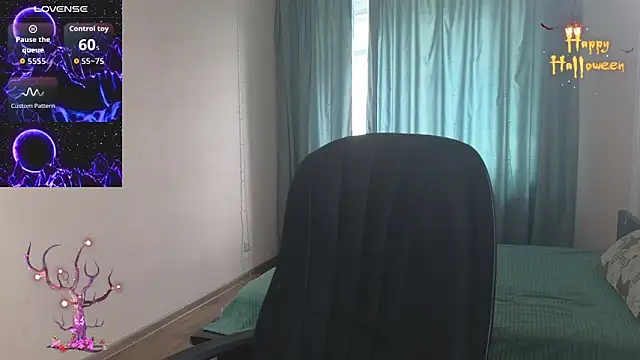 Snapshot of Sandra_Snowflake chatting on October 31, 2025, 11:00 am Sandra Snowflake online show from October 31, 2025, 11:00 am