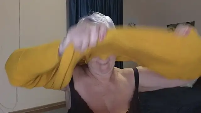 Snapshot of Sandra_Snowflake chatting on November 7, 2025, 4:01 am Sandra Snowflake online show from November 7, 2025, 4:01 am