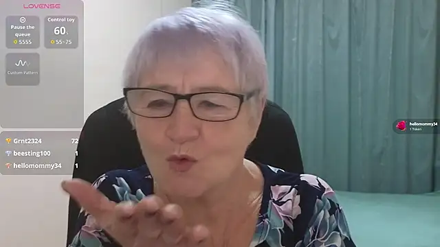 Snapshot of Sandra_Snowflake chatting on December 1, 2025, 4:39 am Sandra Snowflake online show from December 1, 2025, 4:39 am