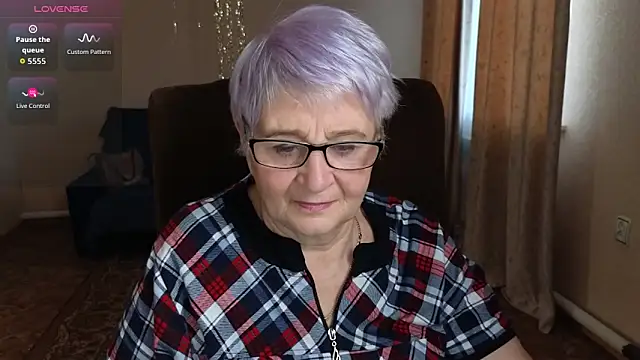 Snapshot of Sandra_Snowflake chatting on January 6, 2026, 5:44 am Sandra Snowflake online show from January 6, 2026, 5:44 am