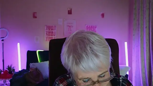 Snapshot of Sandra_Snowflake chatting on May 11, 2026, 5:21 pm Sandra Snowflake online show from May 11, 2026, 5:21 pm