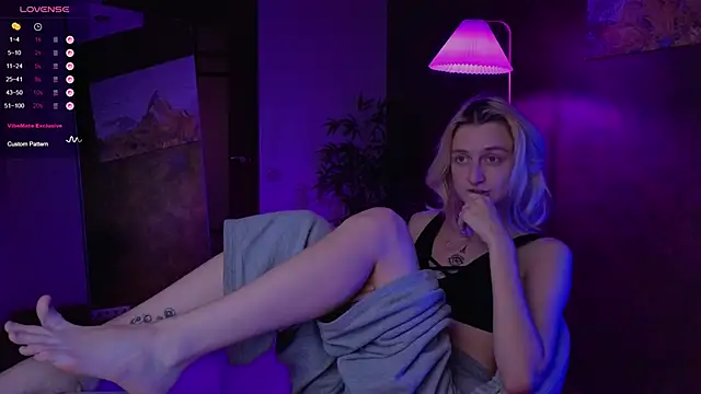 aishiro online show from October 1, 2025, 9:15 am