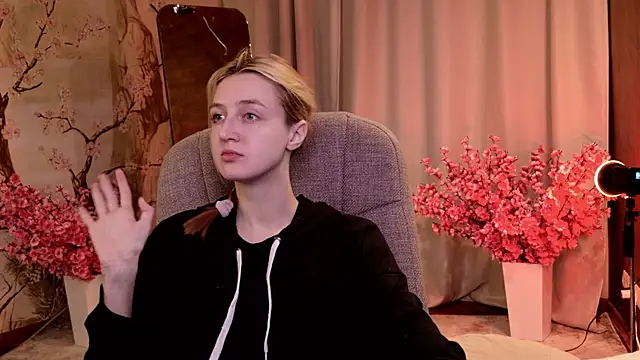 aishiro online show from November 24, 2025, 5:51 am