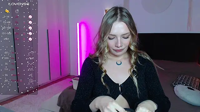 LunaticaBae online show from February 27, 2025, 1:05 am