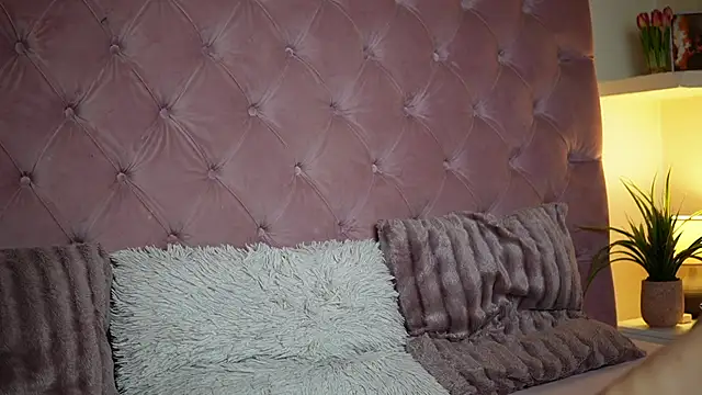 MaiaMini online show from January 13, 2026, 8:58 pm