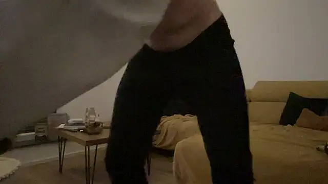 larsfrommars1992 online show from February 16, 2025, 5:37 pm