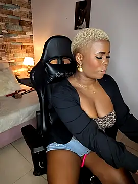 DashaSousaa online show from April 15, 2026, 12:45 pm