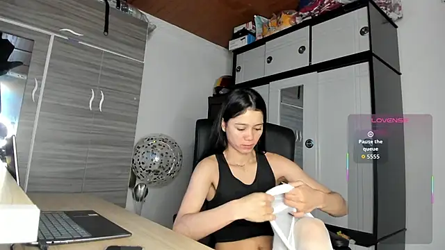 MollyCraft online show from November 8, 2025, 11:54 am