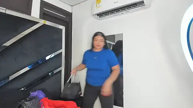 Rubyxht online show from November 4, 2025, 12:48 pm