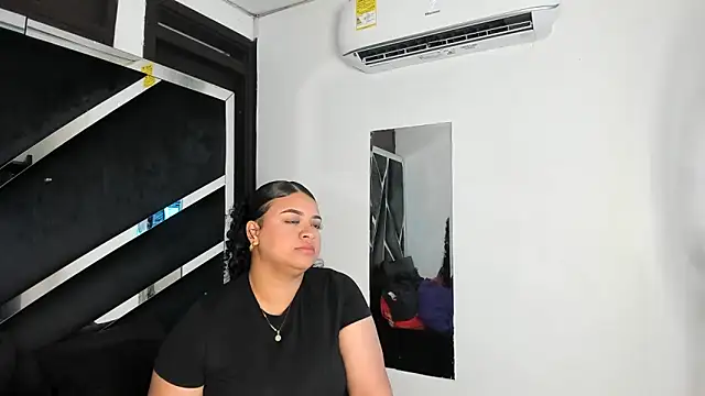 Snapshot of Rubyxht chatting on February 26, 2026, 12:37 pm Rubyxht online show from February 26, 2026, 12:37 pm