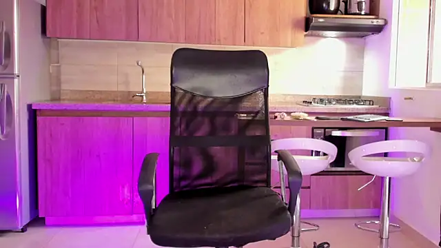 valeria  lewiis online show from February 23, 2025, 2:57 pm