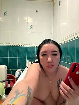 Naughtbaby 2025 online show from November 13, 2025, 4:06 pm