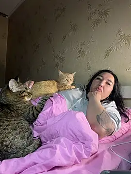 Naughtbaby 2025 online show from April 17, 2026, 12:02 am