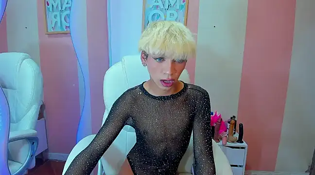 Snapshot of Danny_Luxx chatting on February 17, 2025, 8:15 pm Danny Luxx online show from February 17, 2025, 8:15 pm