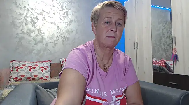 RosesandLillies online show from January 24, 2025, 6:35 pm