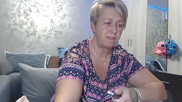 RosesandLillies online show from November 28, 2025, 5:48 pm