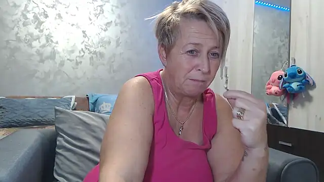 RosesandLillies online show from January 11, 2026, 6:35 pm