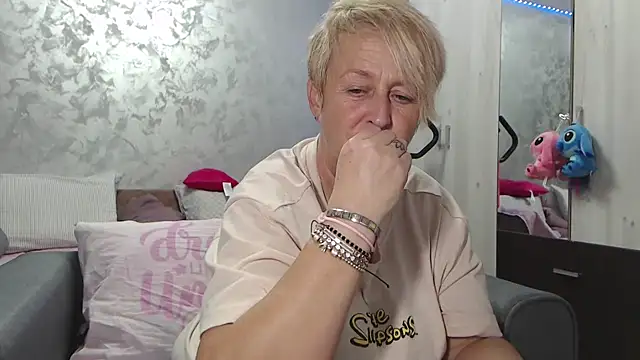 RosesandLillies online show from April 19, 2026, 5:01 pm