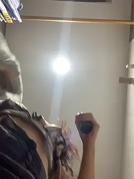 NatashaRex online show from November 30, 2025, 5:44 am