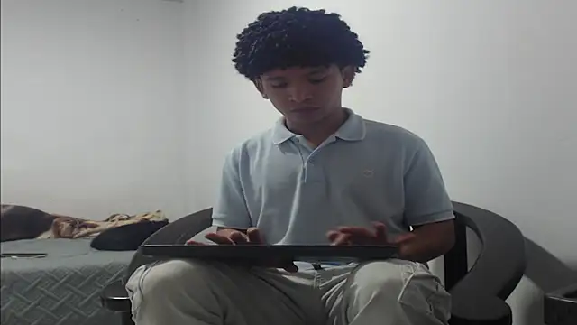 Magno 03 online show from April 15, 2026, 4:08 am