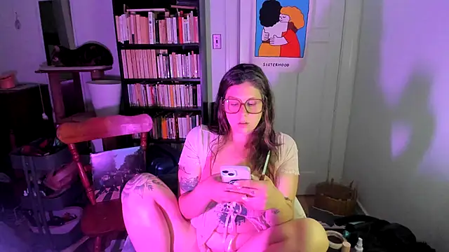 Rosiee69  online show from September 11, 2025, 9:15 pm