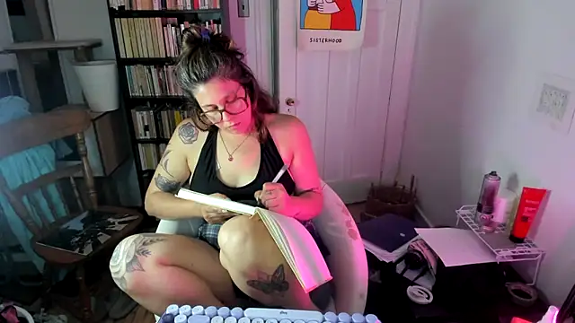 Rosiee69  online show from September 17, 2025, 7:15 pm