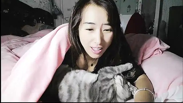 Snapshot of hebe-02 chatting on November 8, 2025, 7:45 pm hebe-02 online show from November 8, 2025, 7:45 pm