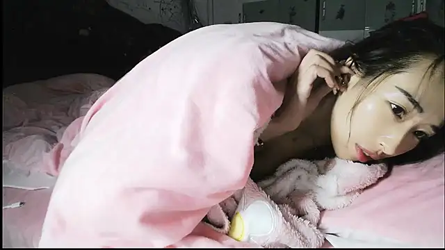 Snapshot of hebe-02 chatting on November 10, 2025, 3:00 pm hebe-02 online show from November 10, 2025, 3:00 pm