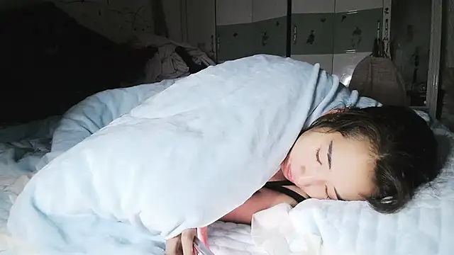 Snapshot of hebe-02 chatting on November 19, 2025, 2:39 pm hebe-02 online show from November 19, 2025, 2:39 pm