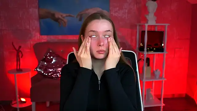 JenniferGraces online show from April 6, 2026, 8:48 am