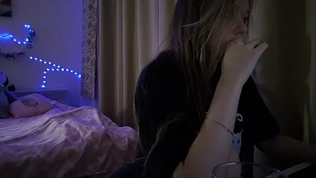 boozekirs  online show from February 5, 2026, 2:27 am