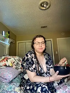 HTXBELLE online show from March 21, 2025, 7:02 pm