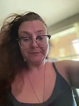 HTXBELLE online show from April 16, 2026, 12:00 am