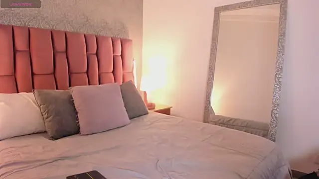 AbellaFox  online show from November 28, 2025, 5:48 pm