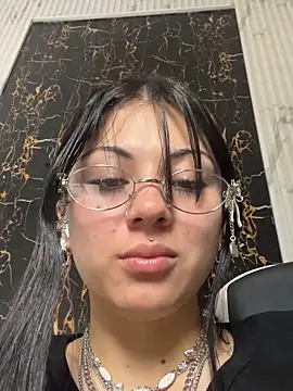 Snapshot of Guxplo_ chatting on September 27, 2025, 12:43 pm Guxplo  online show from September 27, 2025, 12:43 pm