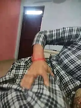 Snapshot of indian_couple4 chatting on February 21, 2025, 6:40 am indian couple4 online show from February 21, 2025, 6:40 am