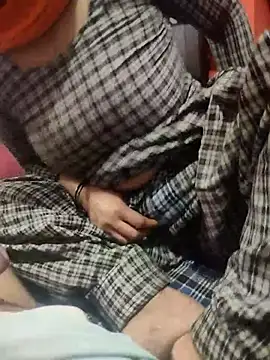 Snapshot of indian_couple4 chatting on March 20, 2025, 5:25 pm indian couple4 online show from March 20, 2025, 5:25 pm