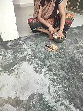 Snapshot of indian_couple4 chatting on September 21, 2025, 1:07 am indian couple4 online show from September 21, 2025, 1:07 am