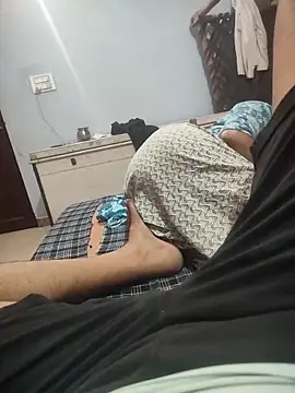 Snapshot of indian_couple4 chatting on October 29, 2025, 4:20 pm indian couple4 online show from October 29, 2025, 4:20 pm