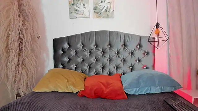 iiangel  online show from October 24, 2025, 3:58 am